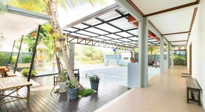 Oyo 732 Juthamas Hotel