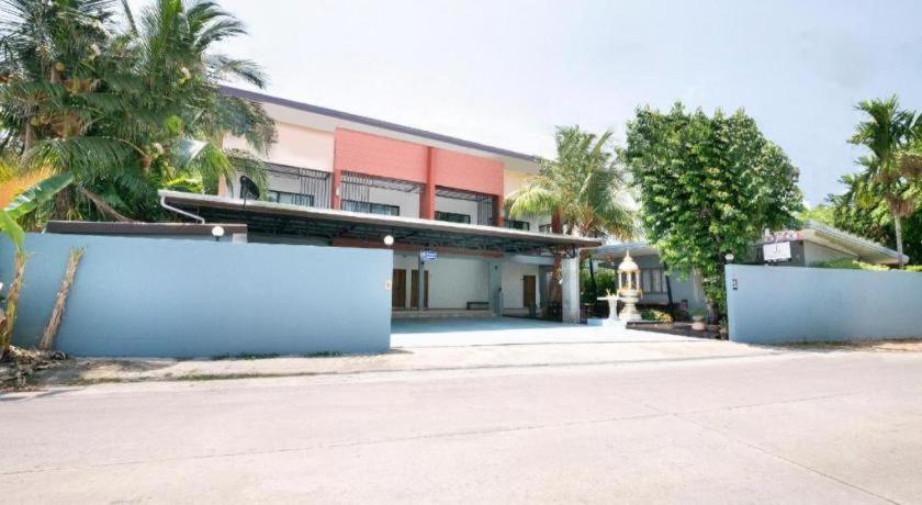 Oyo 732 Juthamas Hotel